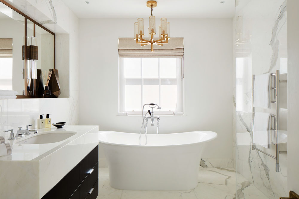 ft-architects-ovington-square-bathroom Marble bathroom with freestanding bath and brass chandelier at Ovington Square, Knightsbridge